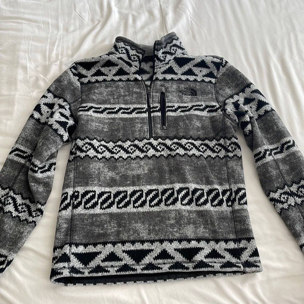 Barely worn north face quarter zip long sleeve